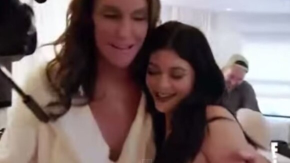 Kylie Jenner et son père devenu Caitlyn Jenner : les images de leur retrouvailles dévoilées