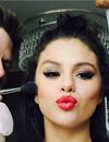  Selena Gomez en pleine s&eacute;ance de maquillage sur Instagram 