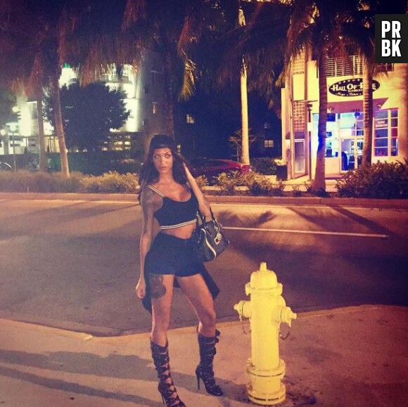 Julia Paredes (Les Anges 7) sexy pour une virée à Miami, le 24 juillet 2015