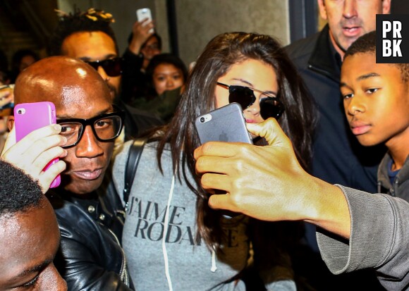 Selena Gomez : arrivée mouvementée à Paris, le 25 septembre 2015 à Gare du Nord
