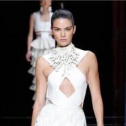 Kendall Jenner &amp; Gigi Hadid sexy pour Joe Jonas et Travis Scott au défilé Balmain de la Fashion Week