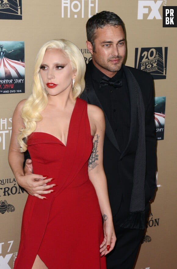 Lady Gaga et Taylor Kinney en couple à l'avant-première de American Horror Story : Hotel à Los Angeles le 3 octobre 2015