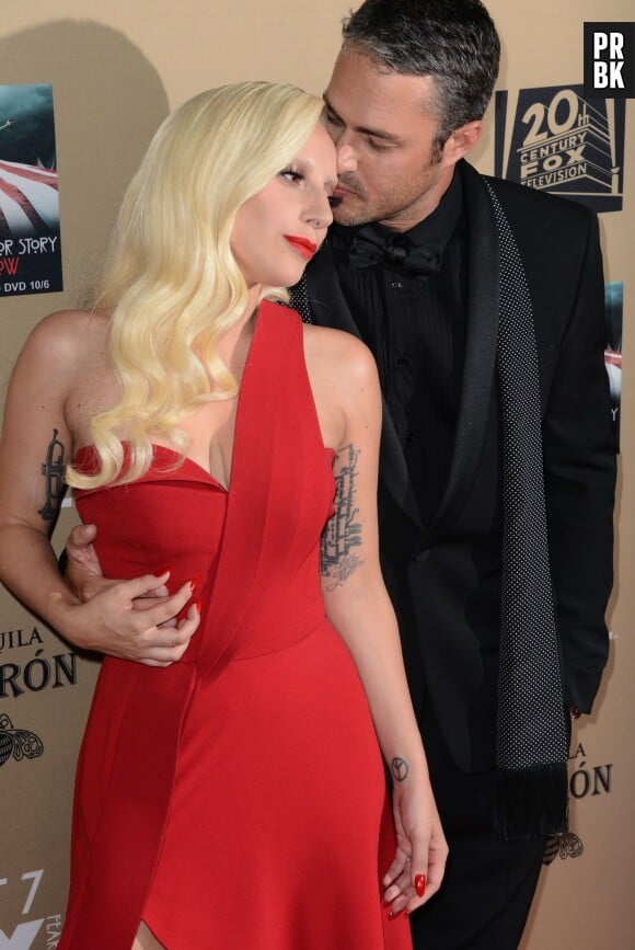 Lady Gaga et Taylor Kinney amoureux à l'avant-première de American Horror Story : Hotel à Los Angeles le 3 octobre 2015
