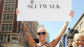 Amber Rose en lingerie pour la SlutWalk : son tacle à Kanye West