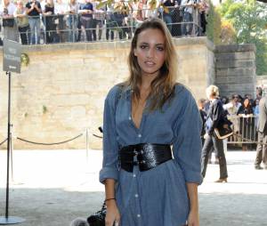 Carla Ginola sexy au défilé Elie Saab, le 3 octobre 2015