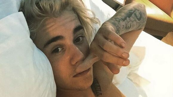 Justin Bieber nu : furieux après la fuite des photos, il passe aux menaces
