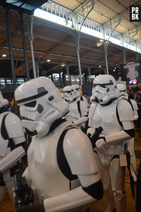 Comic Con Paris 2015 : défilé de Stormtroopers dans les allées