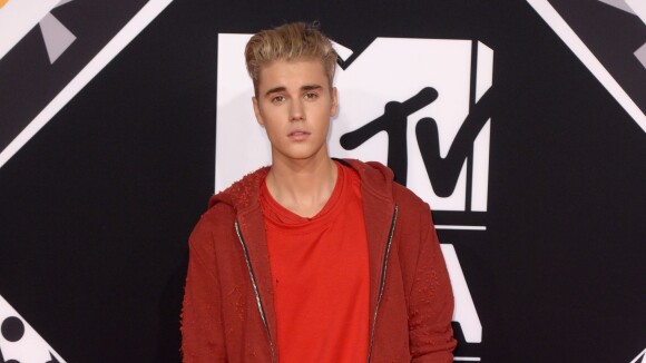 Justin Bieber, Shay Mitchell et Hailey Baldwin sexy... : tapis rouge et palmarès des MTV EMA 2015
