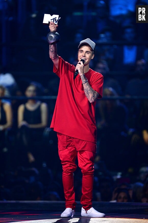 Justin Bieber sur la sscène des MTV EMA 2015, le 25 octobre, à Milan