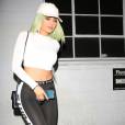 Kylie Jenner : cheveux verts, crop top et string apparent à Los Angeles, le 26 octobre 2015