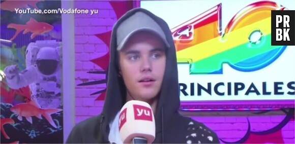 Justin Bieber face aux questions bizarres de l'animateur, il quitte le studio de Vodafone Yu en pleine interview le 28 octobre 2015