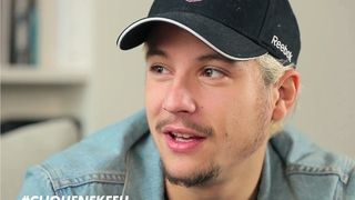 Nekfeu, rappeur accro à ses livres ? "Dès que je fais le poète, mes potes se foutent de ma gueule"