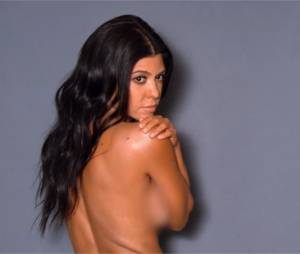 Kourtney Kardashian nue dans L'incroyable famille Kardashian