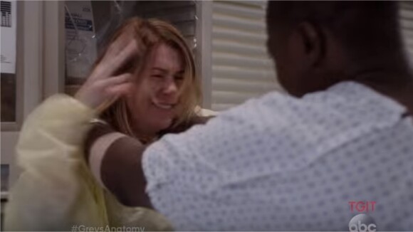 Grey's Anatomy saison 12 : Meredith agressée et très proche d'Alex dans une nouvelle vidéo