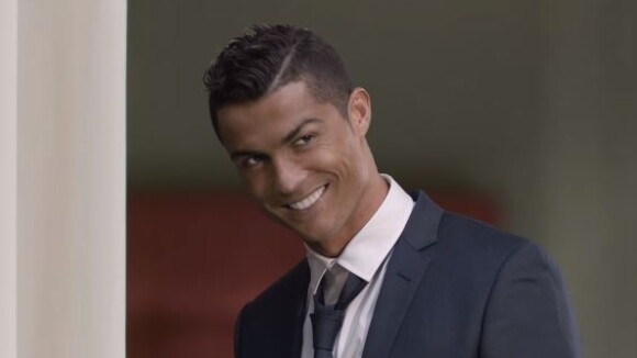 Cristiano Ronaldo sexy, séducteur et drôle : son strip-tease dans la dernière pub décalée de SFR