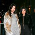 Kendall Jenner et Kylie Jenner sexy à New York le 8 février 2016 pour présenter leur nouvelle collection de vêtements
