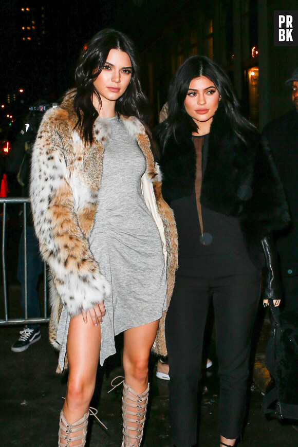 Kendall Jenner et Kylie Jenner sexy à New York le 8 février 2016 pour présenter leur nouvelle collection de vêtements