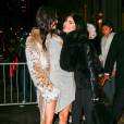 Kendall Jenner et Kylie Jenner s'éclatent à New York le 8 février 2016 pour présenter leur nouvelle collection de vêtements