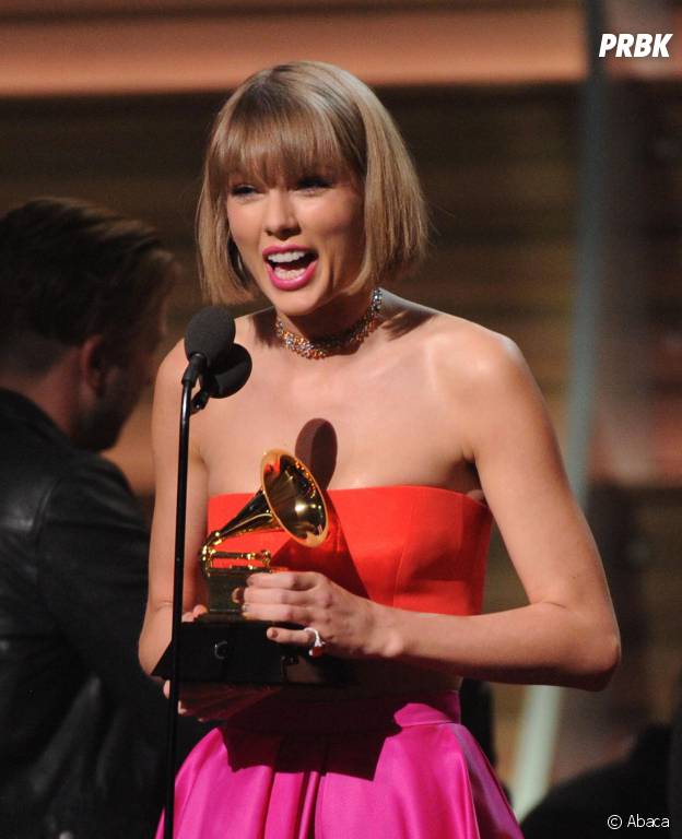 Taylor Swift : nouvelle coupe de cheveux pour la gagnante des Grammy Awards 2016, au Staples Center de Los Angeles, le 15 février 2016