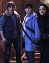 Once Upon a Time saison 5, épisode 13 : Emma (Jennifer Morrison), Hercule (Jonathan Whitesell), Mary Margareth (Ginnifer Goodwin) et Regina (Lanna Parrilla) sur une photo