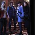 Once Upon a Time saison 5, épisode 13 : Emma (Jennifer Morrison), Hercule (Jonathan Whitesell), Mary Margareth (Ginnifer Goodwin) et Regina (Lanna Parrilla) sur une photo