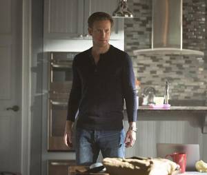 The Vampire Diaries saison 7, épisode 17 : Alaric (Matt Davis) sur une photo