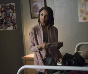 The Vampire Diaries saison 7, épisode 18 : Bonnie (Kat Graham) sur une photo