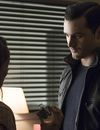The Vampire Diaries saison 7, épisode 18 : Enzo (Michael Malarkey) sur une photo