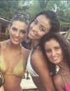 Camille Cerf en bikini avec Flora Coquerel, Malika Ménard, Laury Thilleman et Delphine Wespiser
