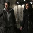Once Upon a Time saison 5, épisode 21 : Regina (Lana Parilla) et Robin (Sean Maguire) sur une photo