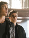 The Vampire Diaries saison 7, épisode 22 : Damon (Ian Somerhalder) et Stefan (Paul Wesley) sur une photo