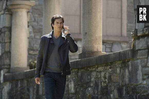 The Vampire Diaries saison 7, épisode 22 : Damon (Ian Somerhalder) sur une photo
