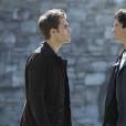 The Vampire Diaries saison 7, épisode 22 : Stefan (Paul Wesley) face à Damon (Ian Somerhalder) sur une photo