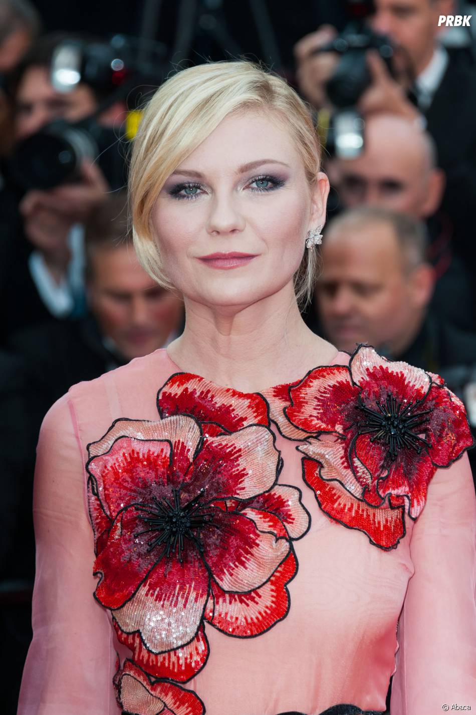 Kirsten Dunstsur le tapis rouge de la soirée d&#039;ouverture du Festival de Cannes le 11 mai 2016