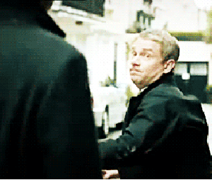 Watson frappe Sherlock... à sa demande