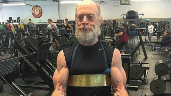 Justice League : le Commissaire Gordon encore plus musclé que Batman !