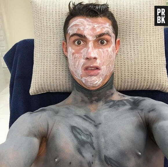 Cristiano Ronaldo adepte des masques de beauté et de l'argile.