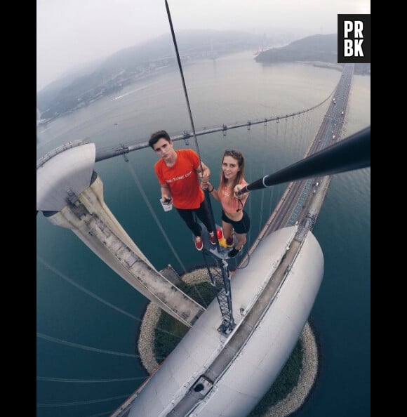 Angela Nikolau réalise les selfies les plus dangereux du monde