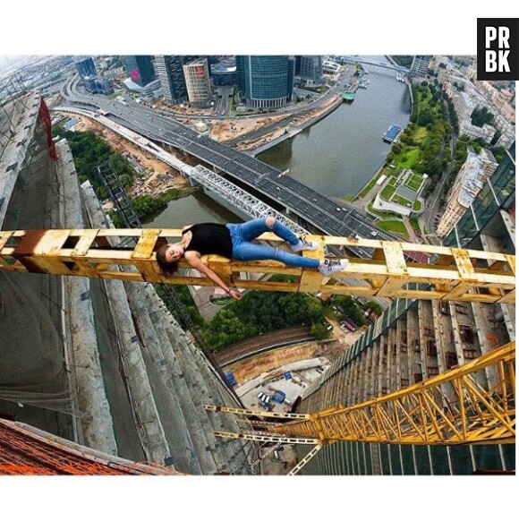 Angela Nikolau réalise les selfies les plus dangereux du monde