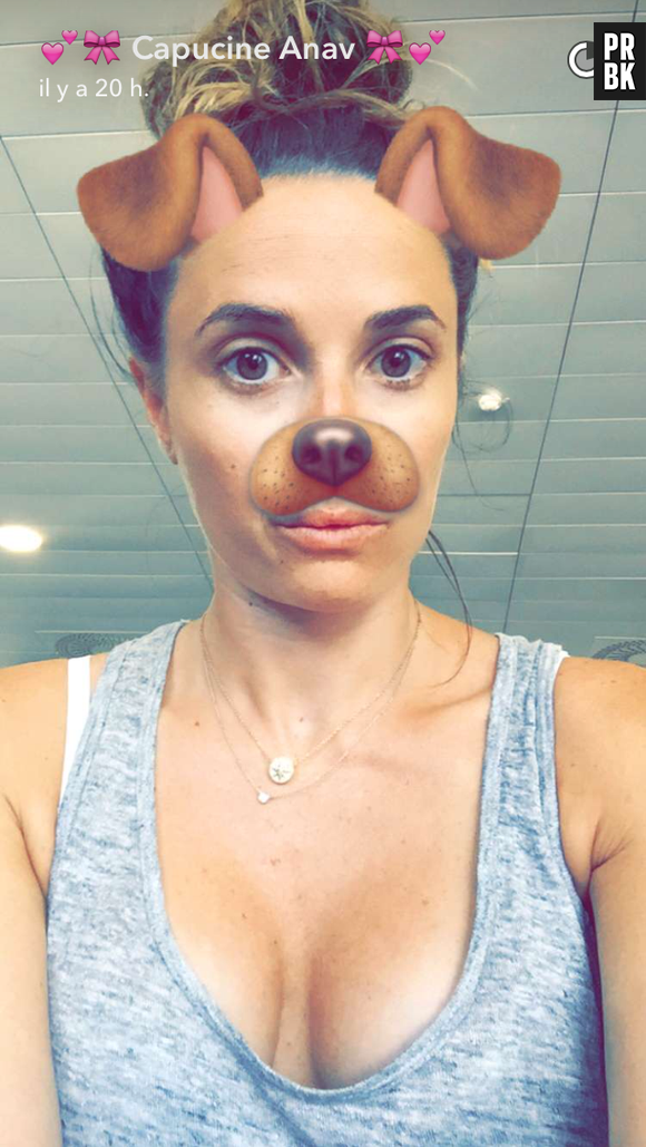 Capucine Anav belle au naturel, la nouvelle chroniqueuse de Cyril Hanouna se montre sans maquillage et sans filtre sur Snapchat.