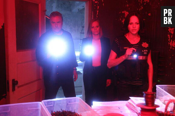 Les Experts : Gil Grissom (William Peterson), Catherine Willows (Marg Helgenberger) et Sara Sidle (Jorja Fox) sur une photo du dernier épisode