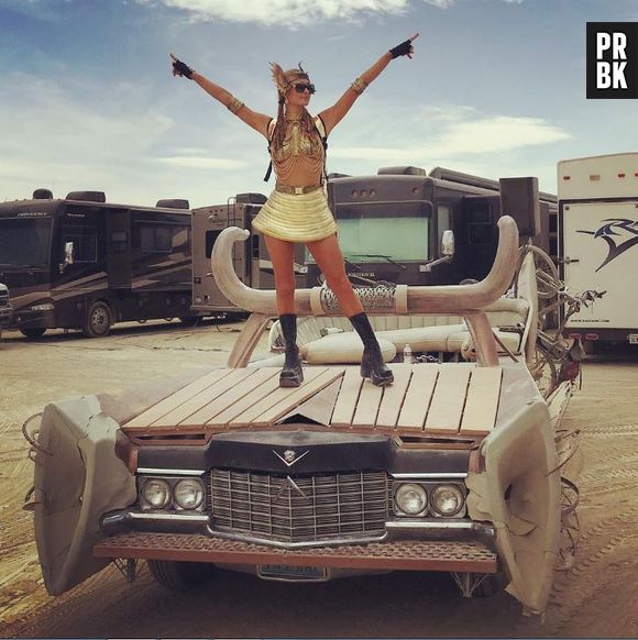 Paris Hilton au Burning Man.