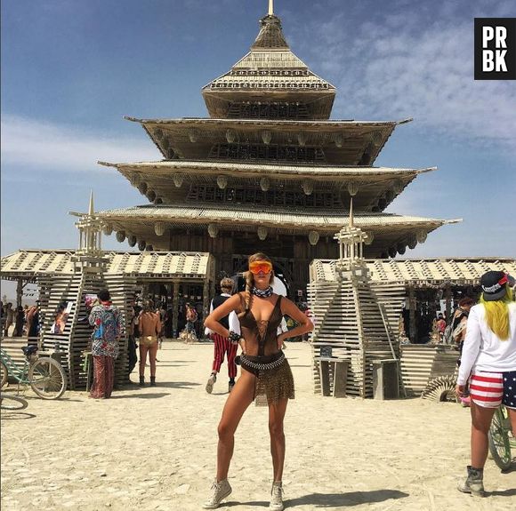 Nina Agdal au Burning Man.