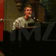 Justin Bieber improvise un mini concert dans un bar à Toronto