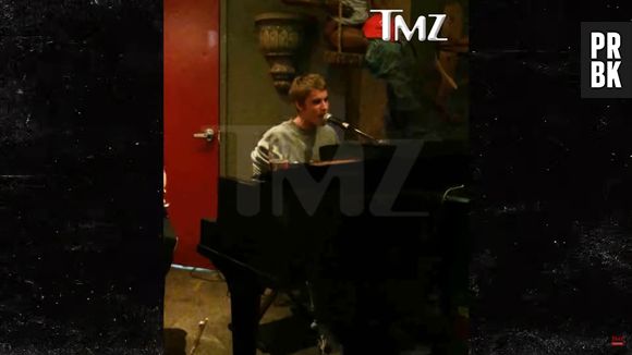 Justin Bieber donne un concert gratuit dans un bar à Toronto