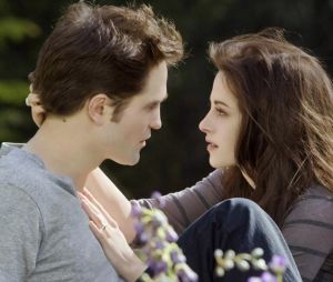 Twilight : la bague de Bella vendue aux enchères à un prix hallucinant