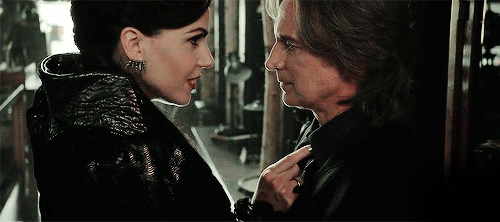 Once Upon a Time saison 6 : Rumple et la Evil Queen bientôt en couple ?