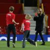 Après le match de Manchester United, Julia Roberts est descendue sur la pelouse avec sa famille.