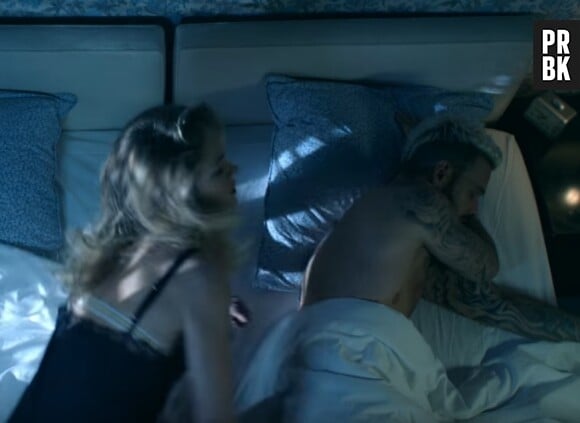 M. Pokora sublime dans le clip de "Comme d'habitude", il se montre torse nu.