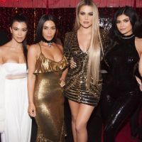 Kim Kardashian, Kylie et Kendall Jenner... Le clan gâte des SDF en toute discrétion pour Noël 👏